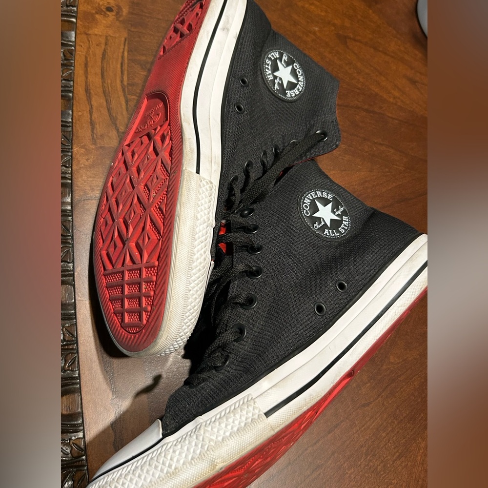 Converse hi top excellent conditon. Size 10.5